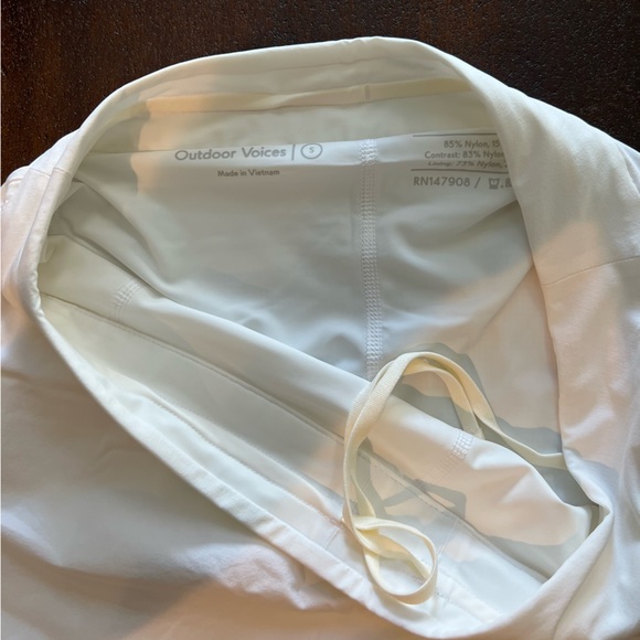 Outdoor Voiced The Exercise 3” Skort in White Size Small - Picture 4 of 4